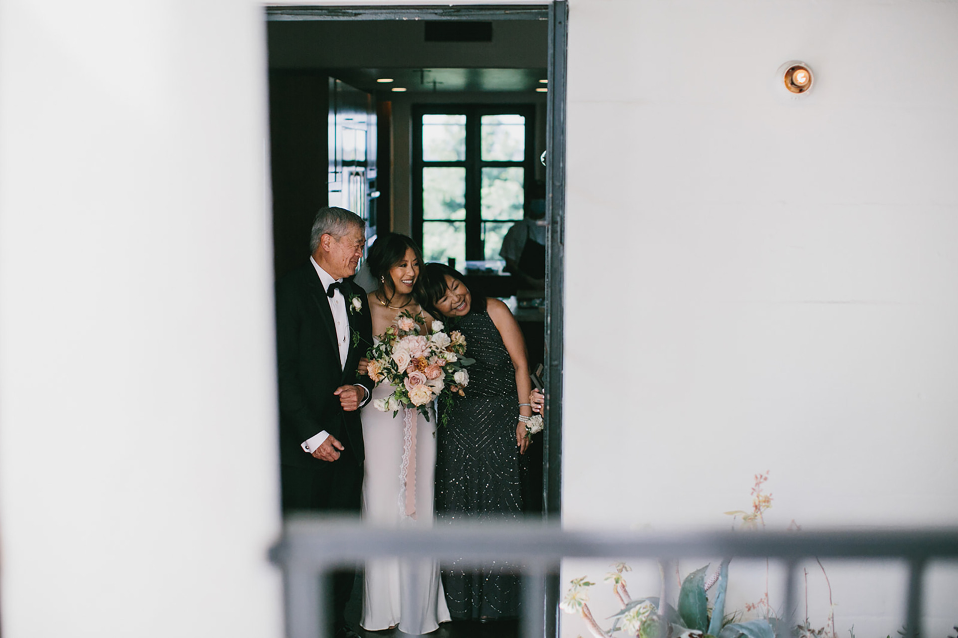 bride with parents before walking down aisle