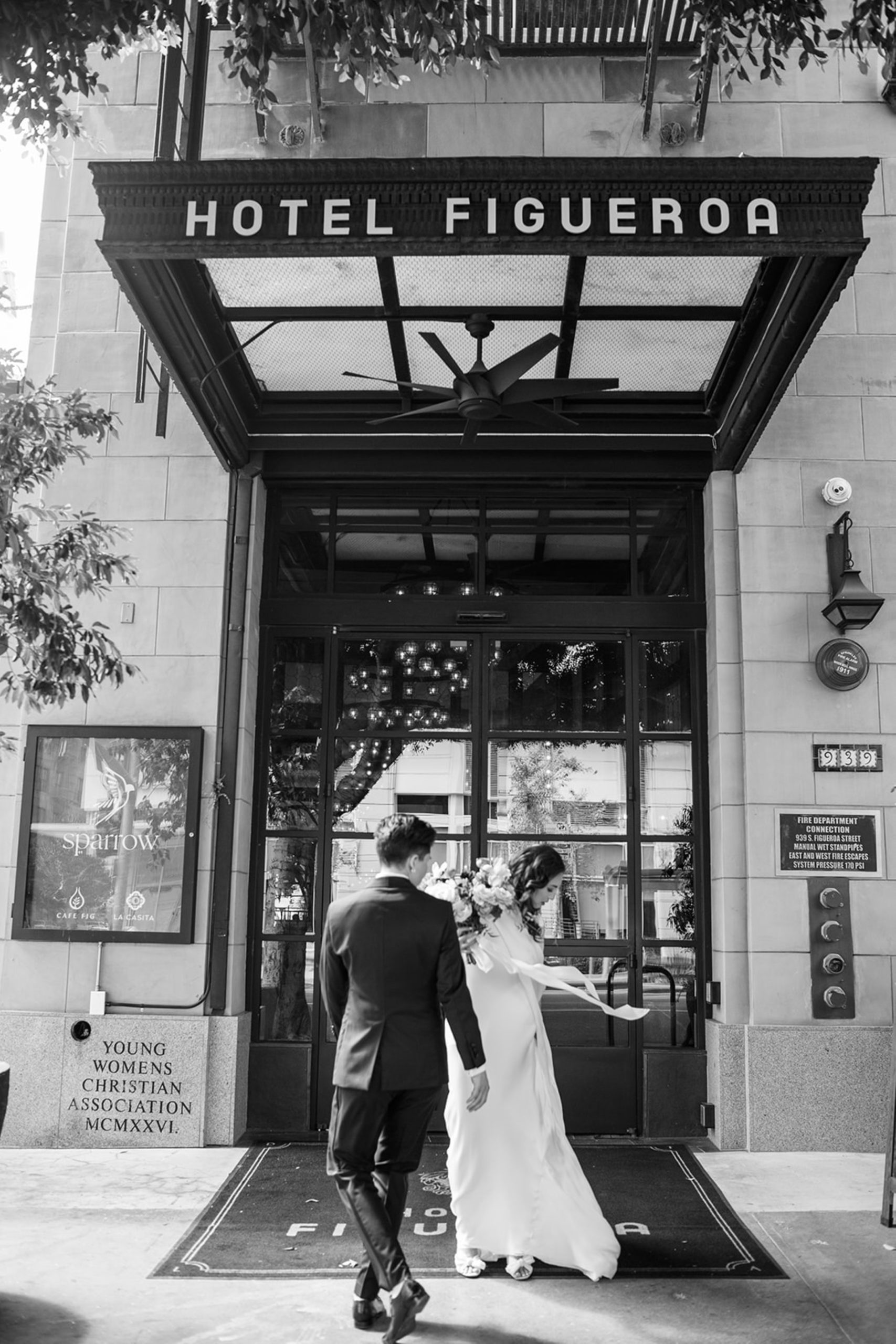 couple going to the hotel Figueroa on their wedding day